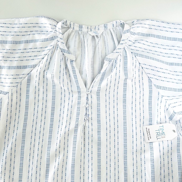 NWT Time and Tru Women's Split Neck Top with Flutter Sleeves size XXL (20) - Picture 3 of 11